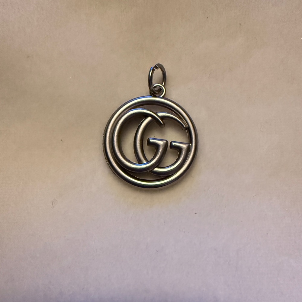 Gucci Silver Zipper Pull